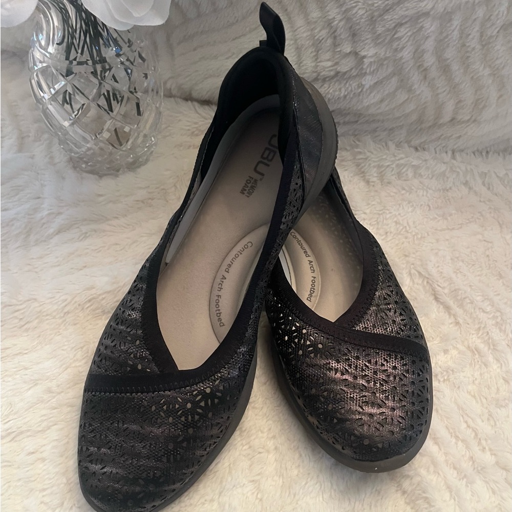 NIB JBU Black and Silver Slip-On Flats - Picture 14 of 14